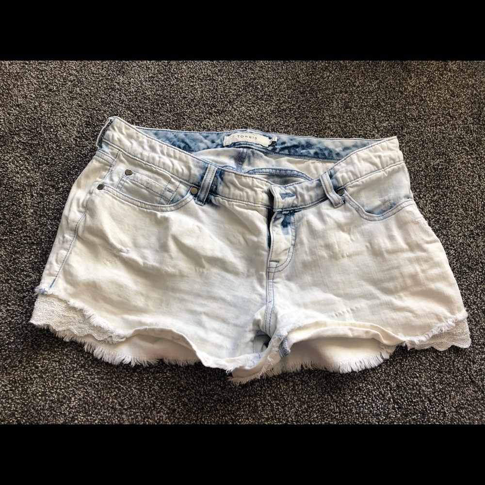 Torrid Distressed White Washed Jean Shorts Sz 12